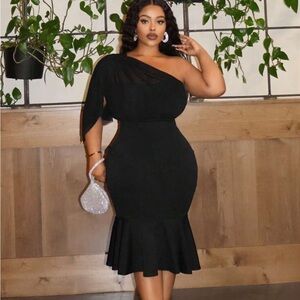 Black elegant one shoulder drake dress.
